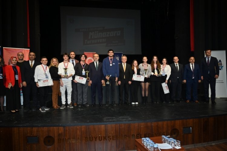 Bursa'da 2. Liseler Arası M&uuml;nazara Turnuvası d&uuml;zenlendi