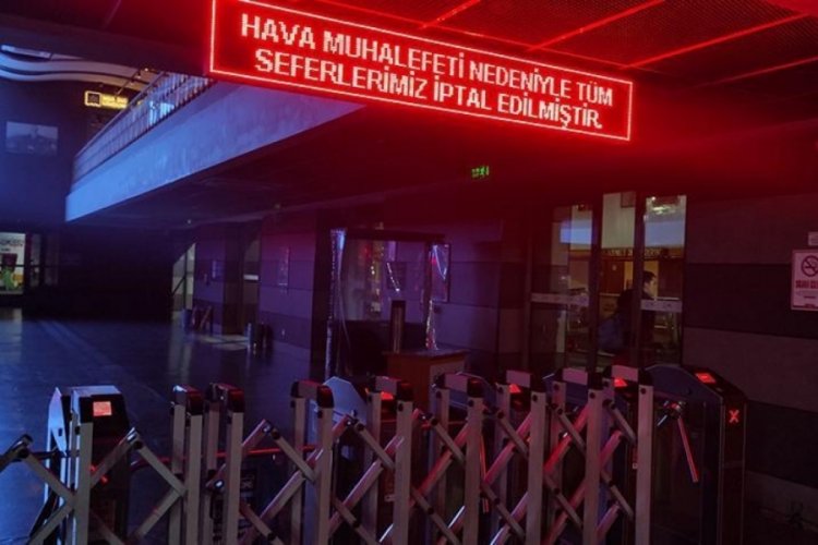 İstanbul'da vapur seferleri iptal edildi! Marmaray ve metrob&uuml;ste yoğunluk