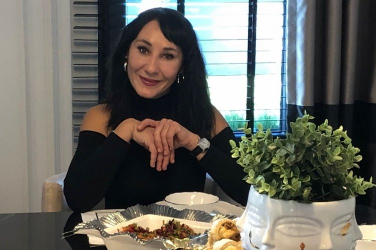 Şef Cansu Topuzakman'dan 2 bu&ccedil;uk saatte 5 &ccedil;eşit yemek