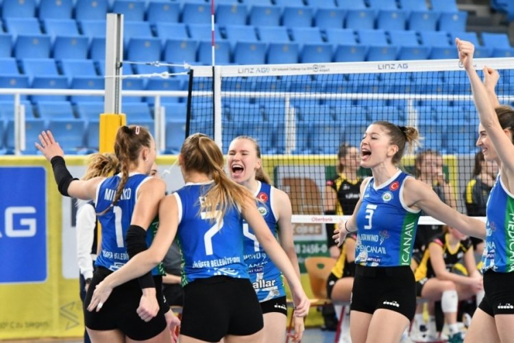 Nil&uuml;fer Belediyespor Kadın Voleybol Takımı avantajı ele ge&ccedil;irdi