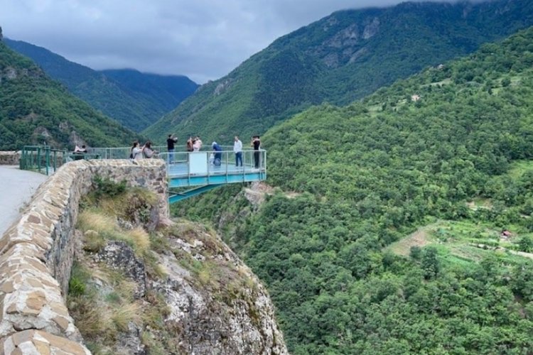 Artvin'de feci &ouml;l&uuml;m: 220 metrelik seyir terasından d&uuml;şt&uuml;