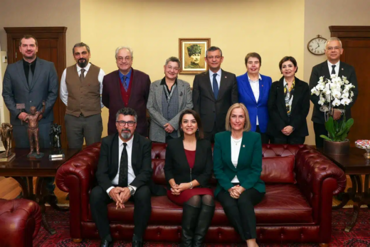 CHP Genel Başkanı &Ouml;zel, T&uuml;rk Tabipleri Birliği heyetini kabul etti