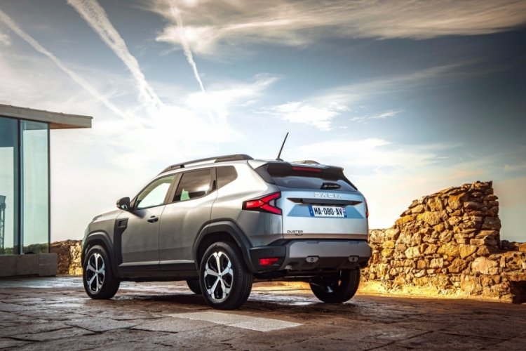 Bursa'da &uuml;retilecek 3. nesil Dacia Duster sahneye &ccedil;ıktı