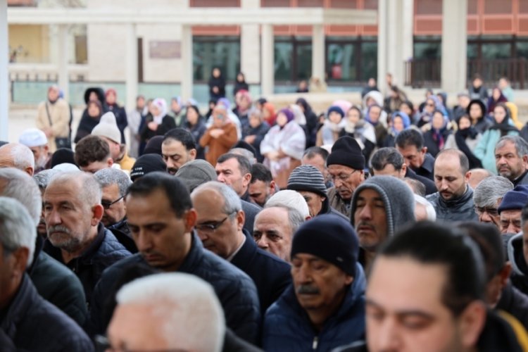 Trafik kazasında hayatını kaybeden aile bireyleri Kırşehir'de toprağa verildi