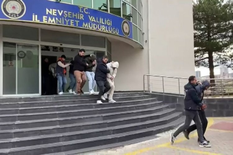Kargo dolandırıcıları yakayı ele verdi: 11 g&ouml;zaltı