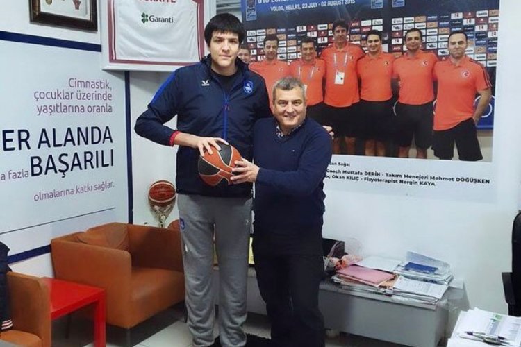 2,17'lik Bursalı dev pivot Efes'te