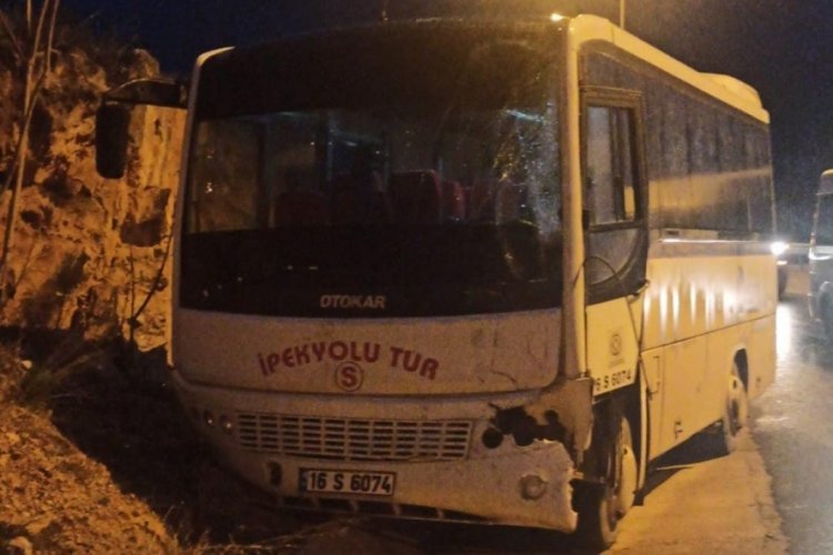 Bursa'da servis ara&ccedil;larının karıştığı kazada 6 kişi yaralandı