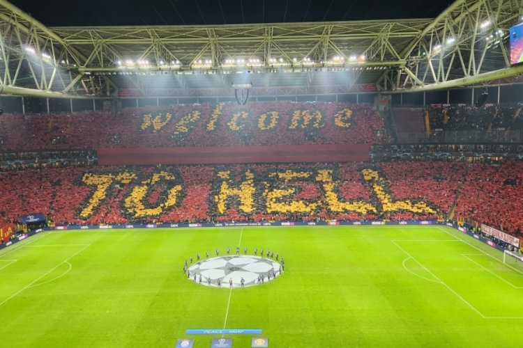 Galatasaray taraftarından 'Welcome to hell' koreografisi