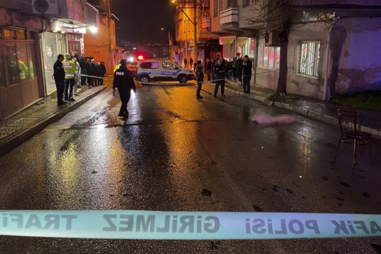 Bursa'da yola fırlayan &ccedil;ocuk aracın altında can verdi