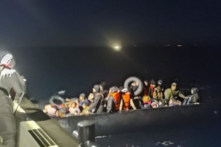 İzmir a&ccedil;ıklarında 39 d&uuml;zensiz g&ouml;&ccedil;men yakalandı, 47 g&ouml;&ccedil;men kurtarıldı