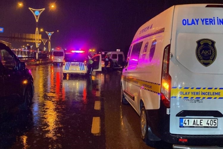 5 ara&ccedil; zincirleme trafik kazasına karıştı: 1 &ouml;l&uuml;, 5 yaralı
