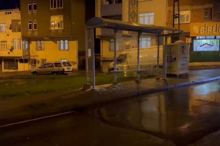 İstanbul'da durakta bekleyen kadına silahlı saldırı!