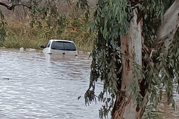 Yalova'da dere taştı, tersaneler sular altında kaldı