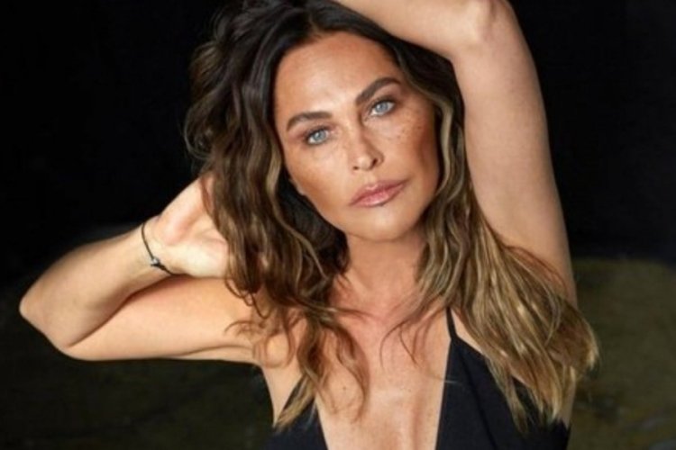 H&uuml;lya Avşar spor pozlarını paylaştı! Kol kaslarını b&ouml;yle sergiledi