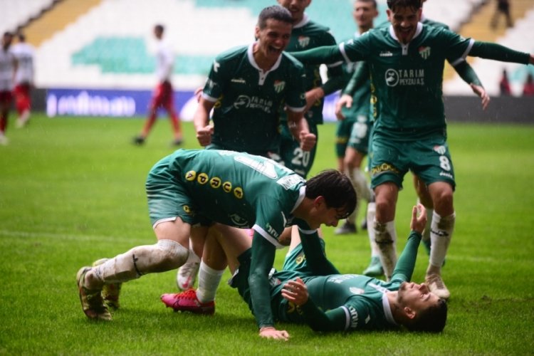 Ligin a&ccedil;ık ara en gen&ccedil; takımı Bursaspor