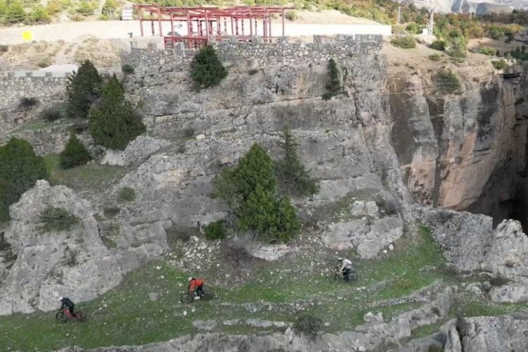Bisiklet sporcuları Cehennem Deresi Kanyonundan iniş yaptı
