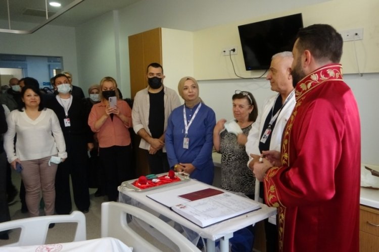 İstanbul'da 5 yıl &ouml;nce boşandığı eşiyle hastanede yeniden evlendi