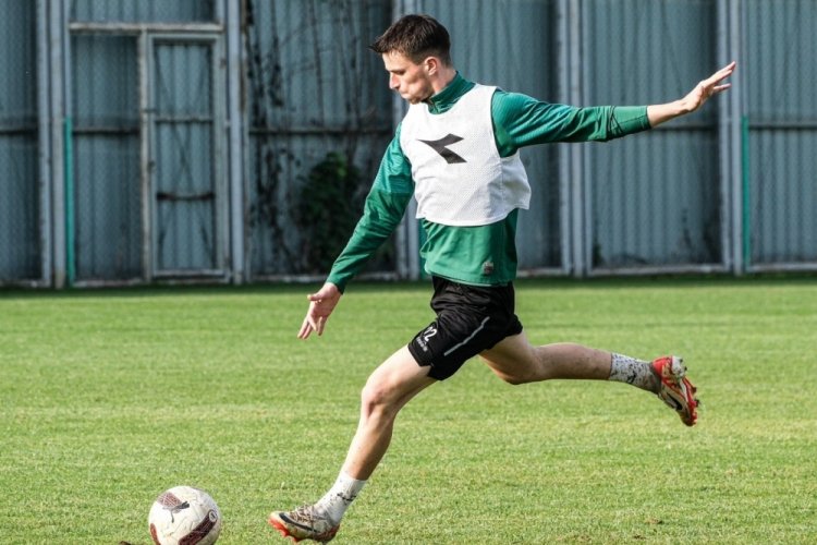Bursaspor, Esenler Erokspor ma&ccedil;ına antrenmanla devam etti