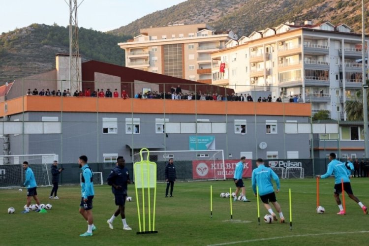 Alanyaspor, Konyaspor ma&ccedil;ı hazırlıklarını s&uuml;rd&uuml;r&uuml;yor