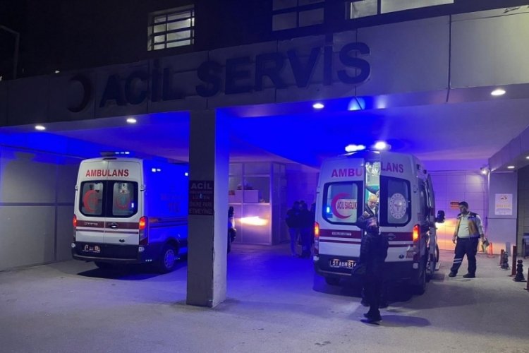 Niğde'de 10 yerinden bı&ccedil;aklanan gen&ccedil; ağır yaralandı