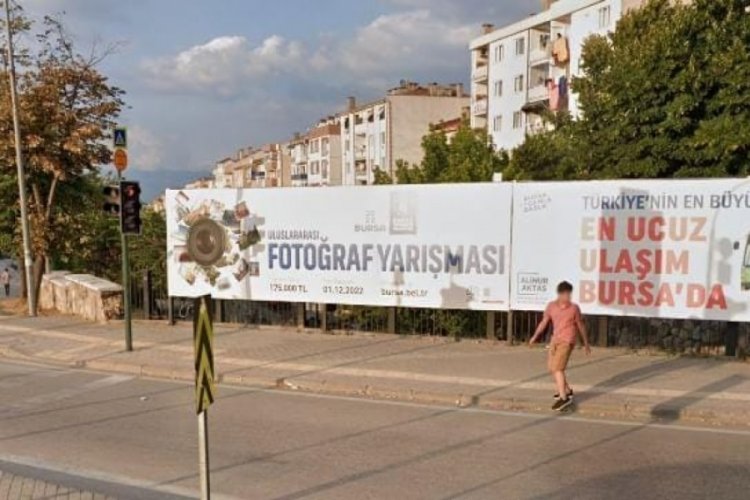 Bursa'da lodosta reklam panosu dereye u&ccedil;tu!