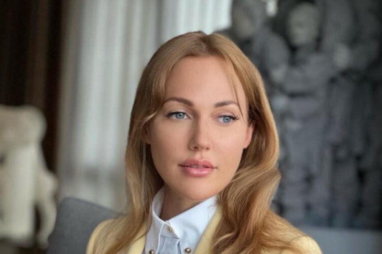 Meryem Uzerli tarzıyla g&uuml;ndem oldu