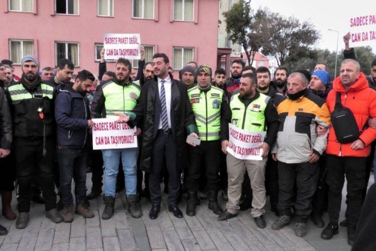 Motosikletli kuryeler İstanbul Adalet Sarayı &ouml;n&uuml;nde eylem yaptı!