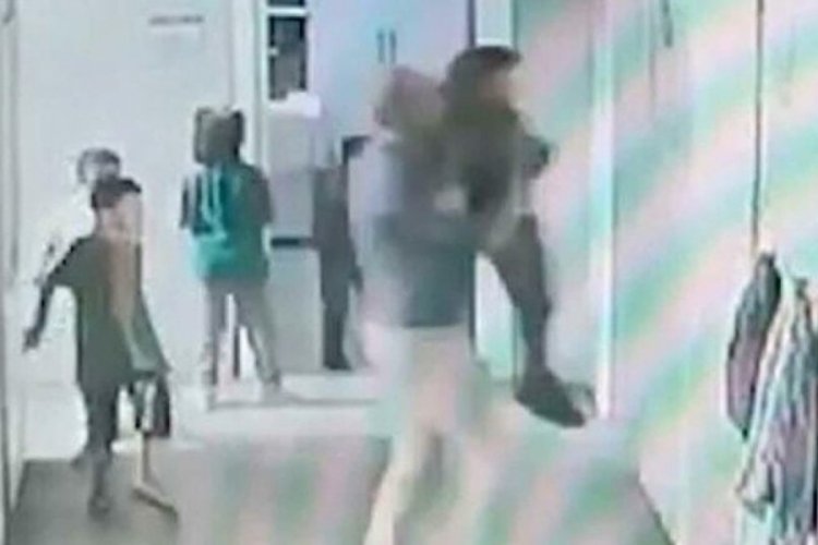 Muğla'da &ccedil;ocuğu havaya kaldırıp, fırlatan m&uuml;d&uuml;r yardımcısının g&ouml;rev yeri değişti
