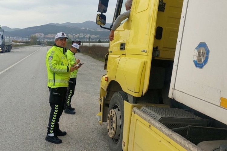 Bursa Orhangazi'de ticari ara&ccedil;lar &uuml;zerinde kış lastiği uygulaması başladı