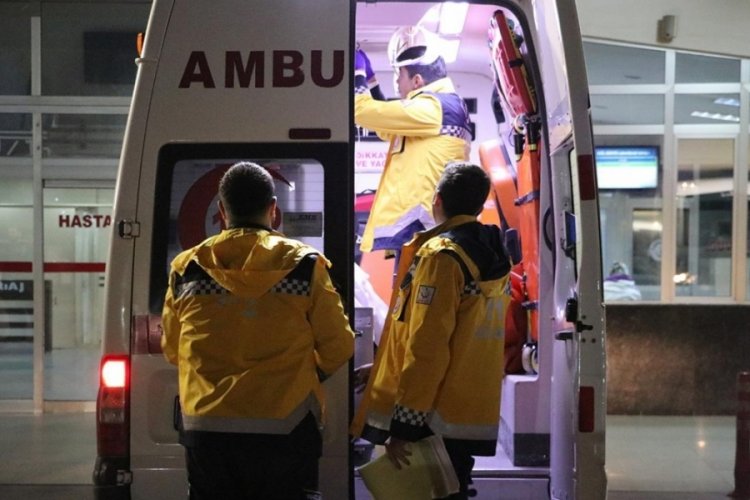 Şanlıurfa'da minib&uuml;sle otomobil &ccedil;arpıştı: 12 yaralı
