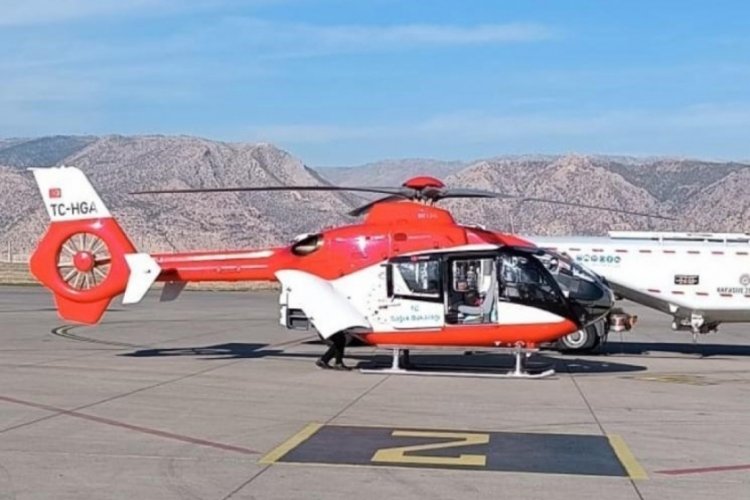 Şırnak'ta ambulans helikopter 60 yaşındaki kalp hastası vatandaş i&ccedil;in havalandı