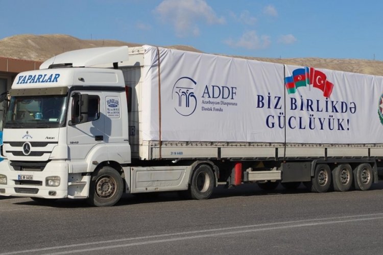 Azerbaycan'dan depremzedeler i&ccedil;in 18 tonluk yardım malzemesi