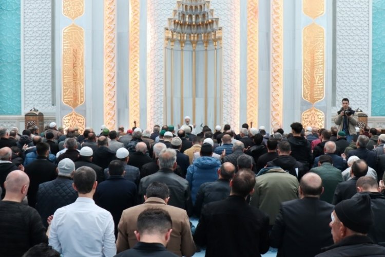 Filistinliler i&ccedil;in 90 bin camide dualar edildi