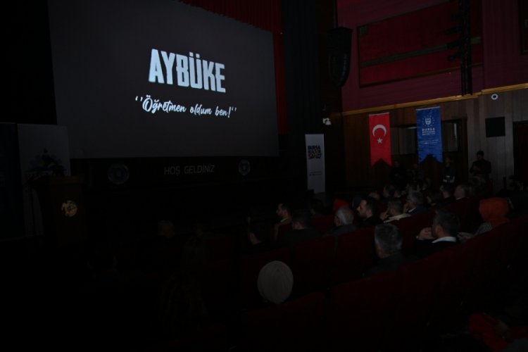 Şehit Ayb&uuml;ke &ouml;ğretmen filmi Bursa'da g&ouml;zyaşlarıyla izlendi