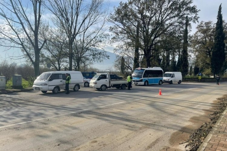 Bursa'da aranan şahıslar jandarmadan ka&ccedil;amadı