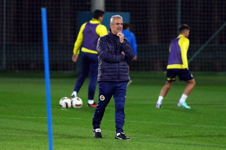 Ali Ko&ccedil;, antrenman &ouml;ncesi takımla toplantı yaptı