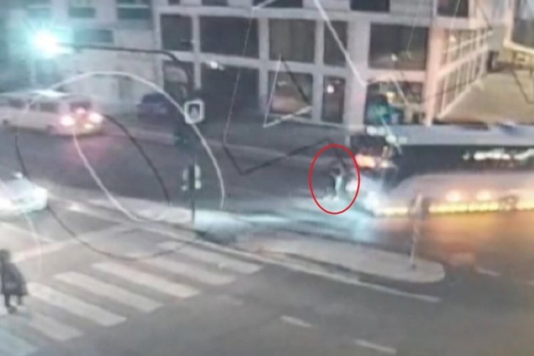 Bursa'da gen&ccedil; kızın &ouml;l&uuml;m&uuml;ne sebep olan şof&ouml;r: Ara&ccedil; sarsılınca, aksın kırıldığını sandım