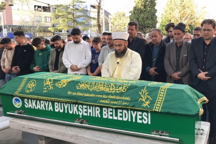 Sakarya'da bah&ccedil;ede &ccedil;alışırken hayatını kaybetmişti, son yolculuğuna uğurlandı