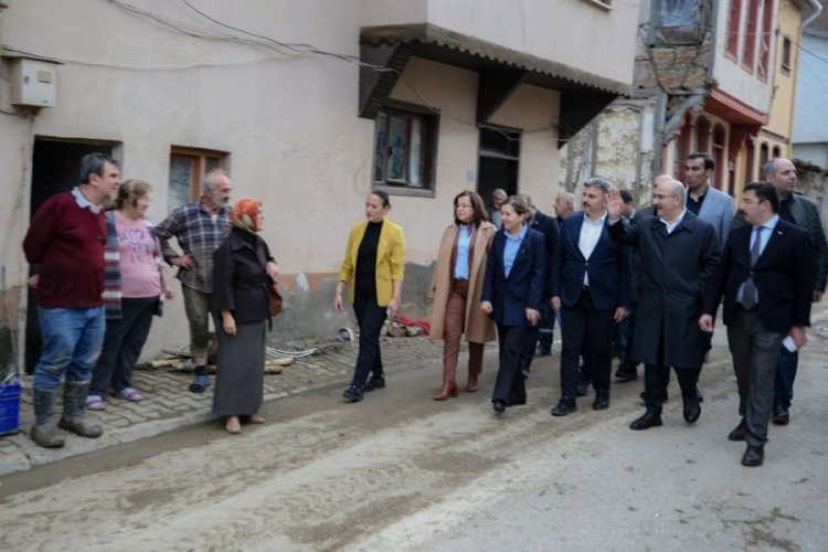 Vali Demirtaş sel afetinden etkilenen vatandaşı ziyaret etti