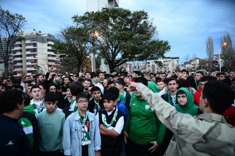 Bursaspor taraftarından y&ouml;netime protesto