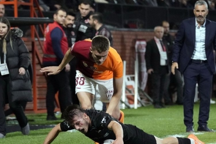 Pendikspor - Galatasaray ma&ccedil;ında elektrikler gitti