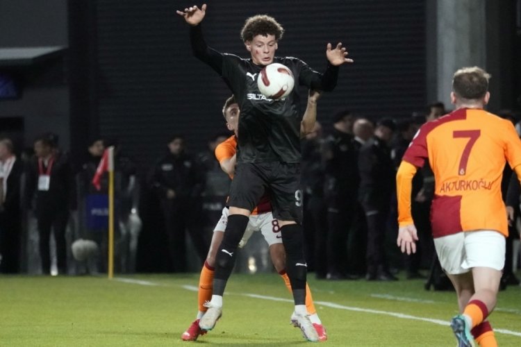 Pendiksporlu futbolcular, hayatını kaybeden Filistin &ccedil;ocuklara dikkat &ccedil;ekti
