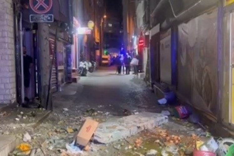 Bursa'da balkonun &ccedil;&ouml;kmesiyle d&uuml;şen adam hayatını kaybetti
