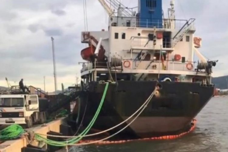 Bursa'da yan yatan gemi 'Kurtarma Uzmanları' tarafından d&uuml;zeltildi