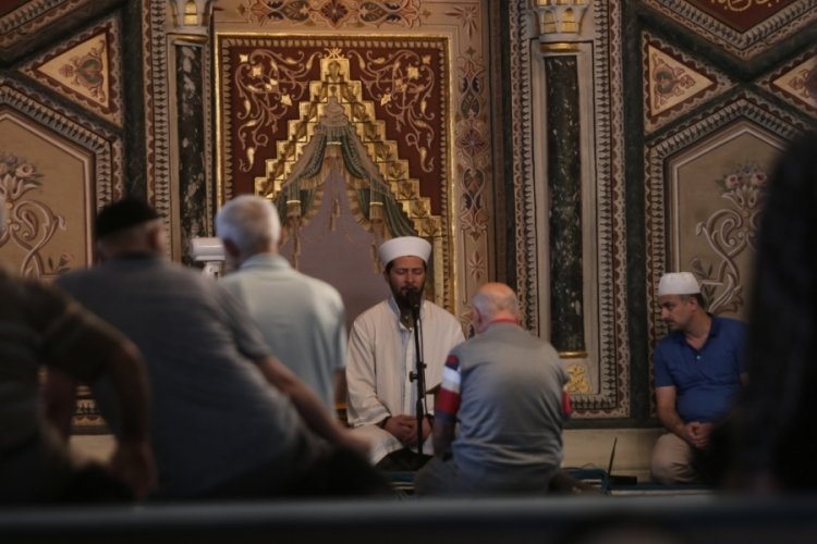 T&uuml;rkiye'nin her yerinden Bursa'ya bu imamı dinlemeye geliyorlar!