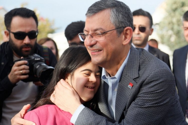CHP Genel Başkanı &Ouml;zg&uuml;r &Ouml;zel, yerel se&ccedil;im i&ccedil;in ilk adayını duyurdu