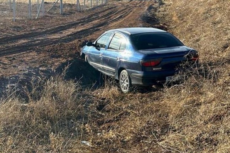Sivas'ta otomobil şarampole d&uuml;şt&uuml;! Yaralılar var