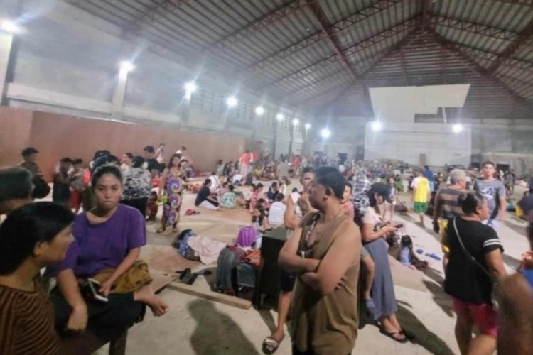 Filipinler'de meydana gelen 7.6 b&uuml;y&uuml;kl&uuml;ğ&uuml;ndeki depremde 1 &ouml;l&uuml;!