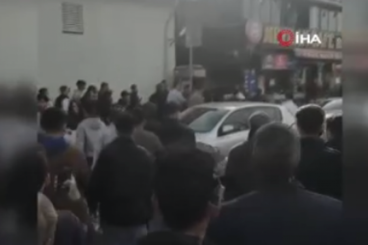 Fenomenlerin hayran buluşmasında iki grup birbirine girdi