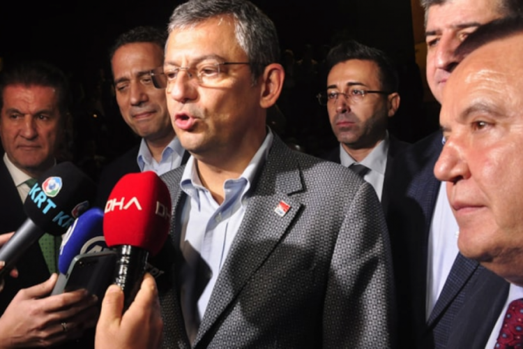 &Ouml;zg&uuml;r &Ouml;zel'den 'iş birliği' a&ccedil;ıklaması!
